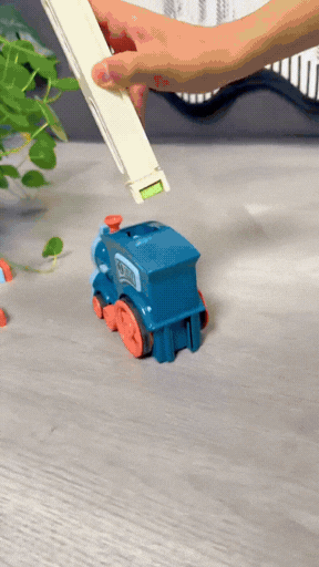 DominoExpress - Self-Laying Domino Train